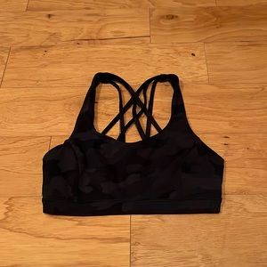 Black Camo Lululemon Free to Be Serene Sport Bra Size 6